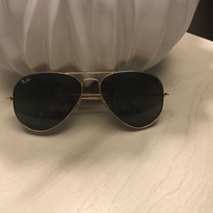 Women’s Ray-Ban Aviator sunglasses